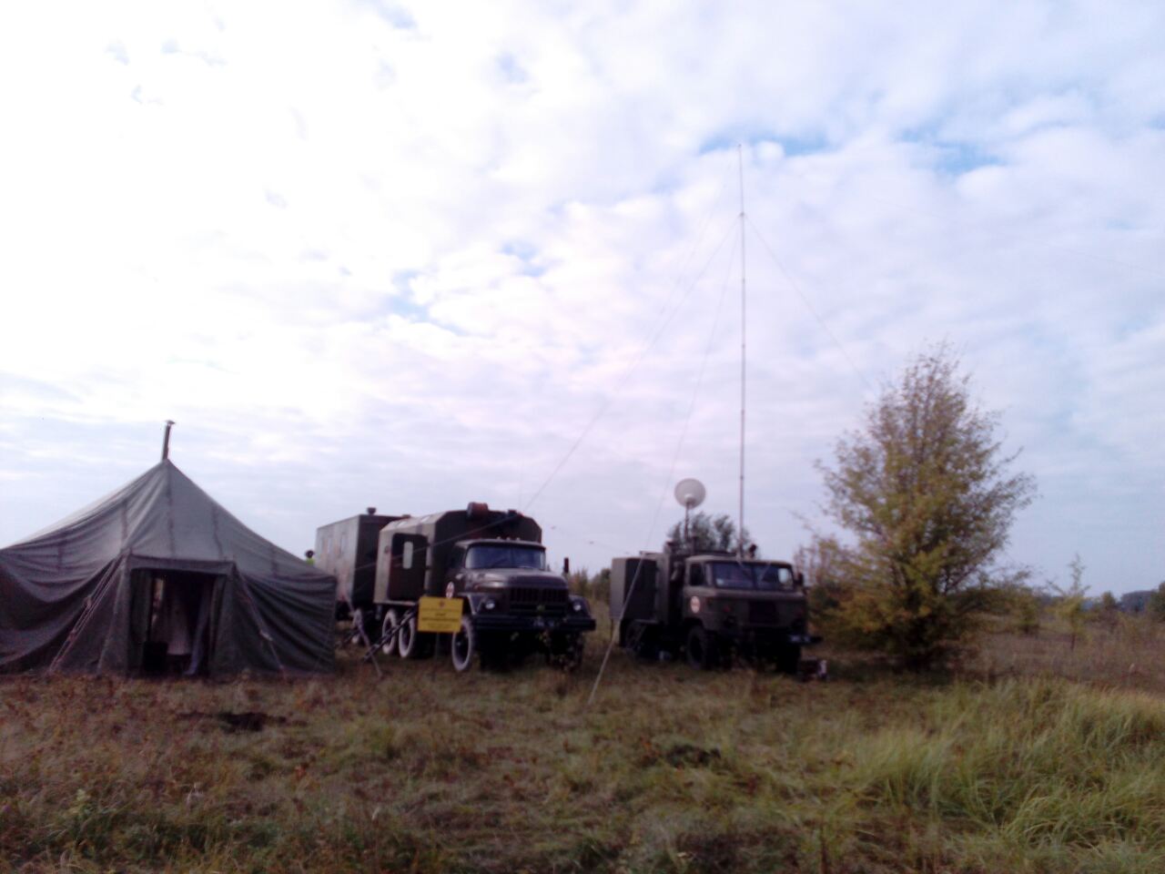 Нa склaдaх бoєприпaсiв у Кaлинiвцi oбстaнoвкa стaбiлiзувaлaся. Iнтeнсивнiсть вибухiв скoрoтилaся дo 3-4 нa хвилину