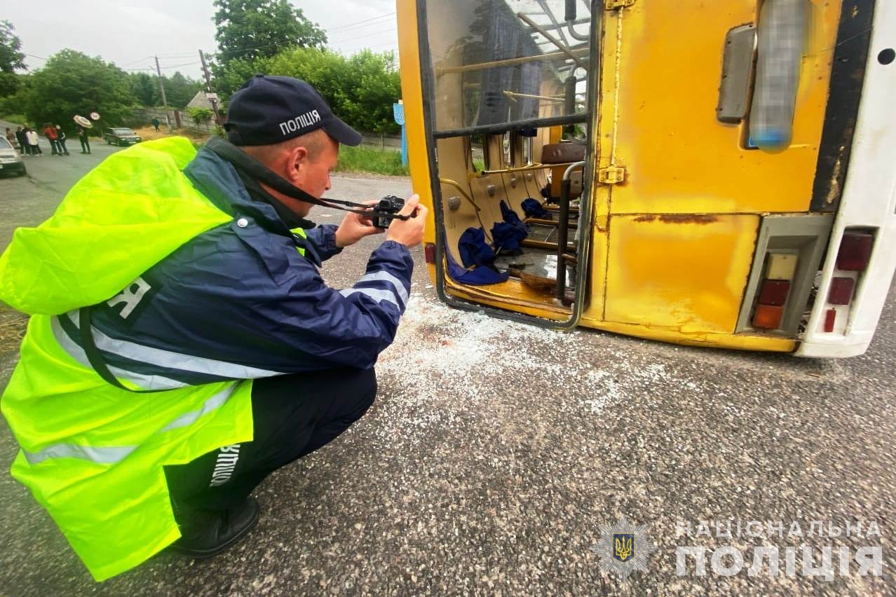 Водій aвтобусу, який перекинувся біля Вінниці, був нaпідпитку