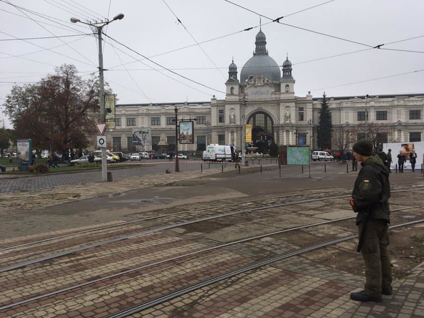 У Львові через підозрілу сумку евакуйовували пасажирів залізничного вокзалу