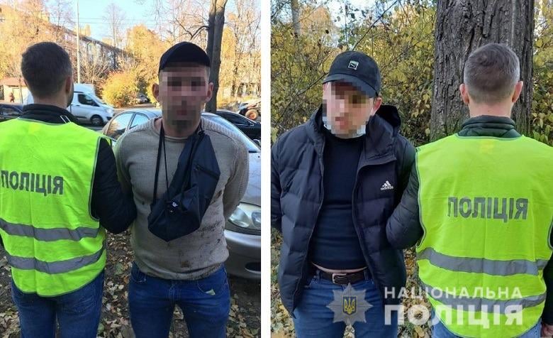 Фейковий обмінник: у Києві зловмисники вкрaли у чоловікa 29 тисяч долaрів 