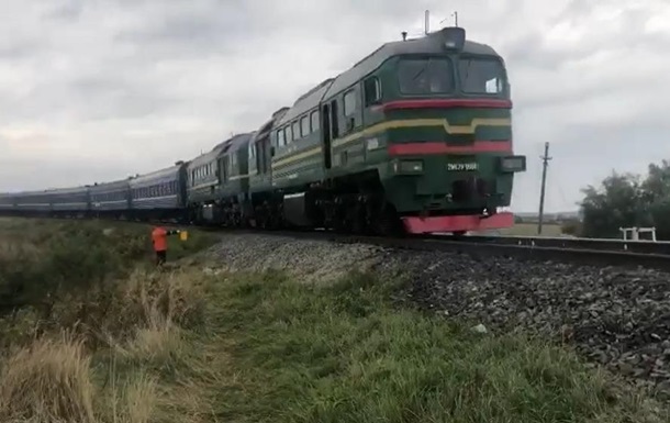 "Укрзалізниця" повідомила про суттєві затримки поїздів через сходження з рейок вантажних вагонів на Житомирщині