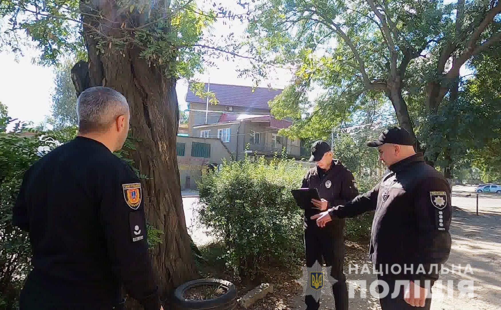 Одеські поліцейські затримали 40-річного чоловіка за розбещення неповнолітньої 