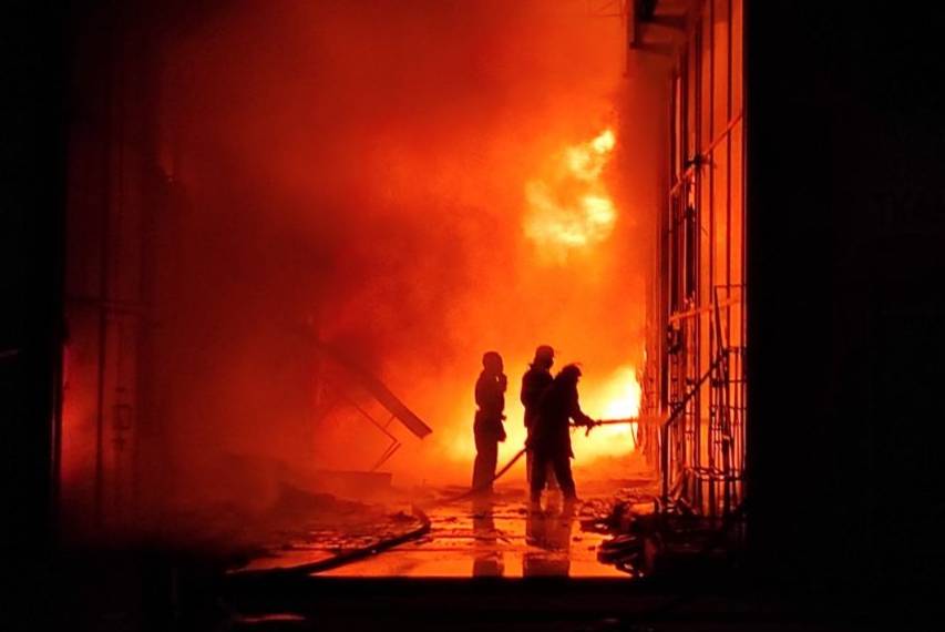 Пожежа на «Барабашова»: згоріло більше 20 павільйонів (ФОТО, ВІДЕО)
