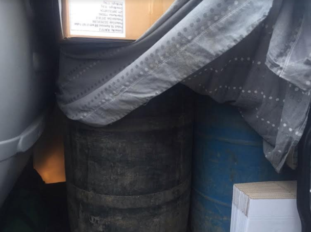 У Вінниці зупинили мікроавтобус, який перевозив майже тонну нелегального спирту