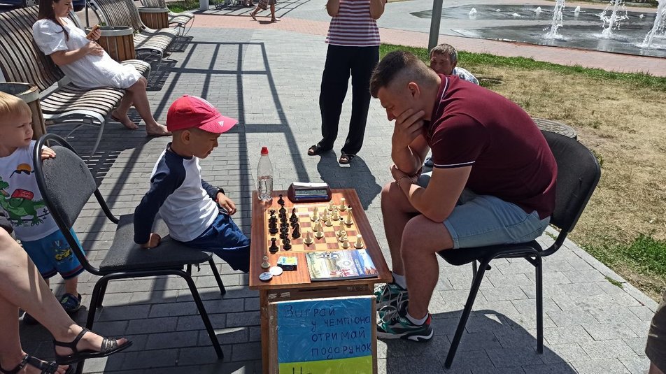 У Вінниці відбувся турнір з шахів просто неба на підтримку ЗСУ