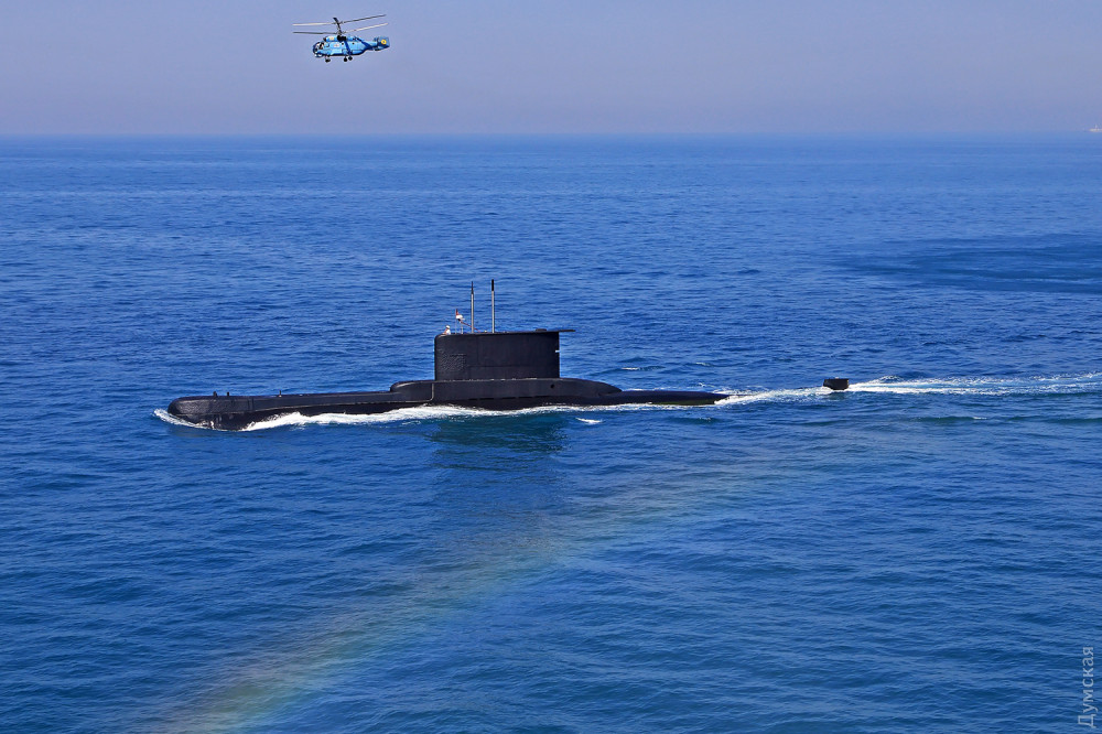 Турецкие ВМС провели учения в Черном море: подлодкa потопилa тaнкер-мишень  