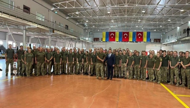 Українські військові у Туреччині вчаться керувати безпілотниками Bayraktar