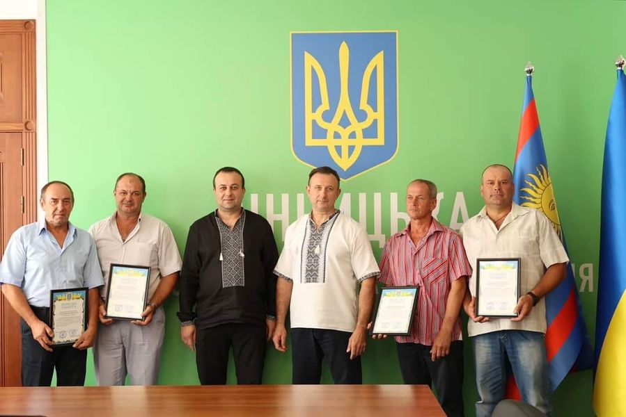 Вінничан, що допомогли відновити електропостачання в Херсонській області, відзначили почесними грамотами