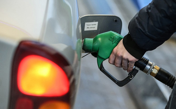 Уряд встановив тимчасове держрегулювання цін на пальне. Середня вартість бензину і дизелю зросла