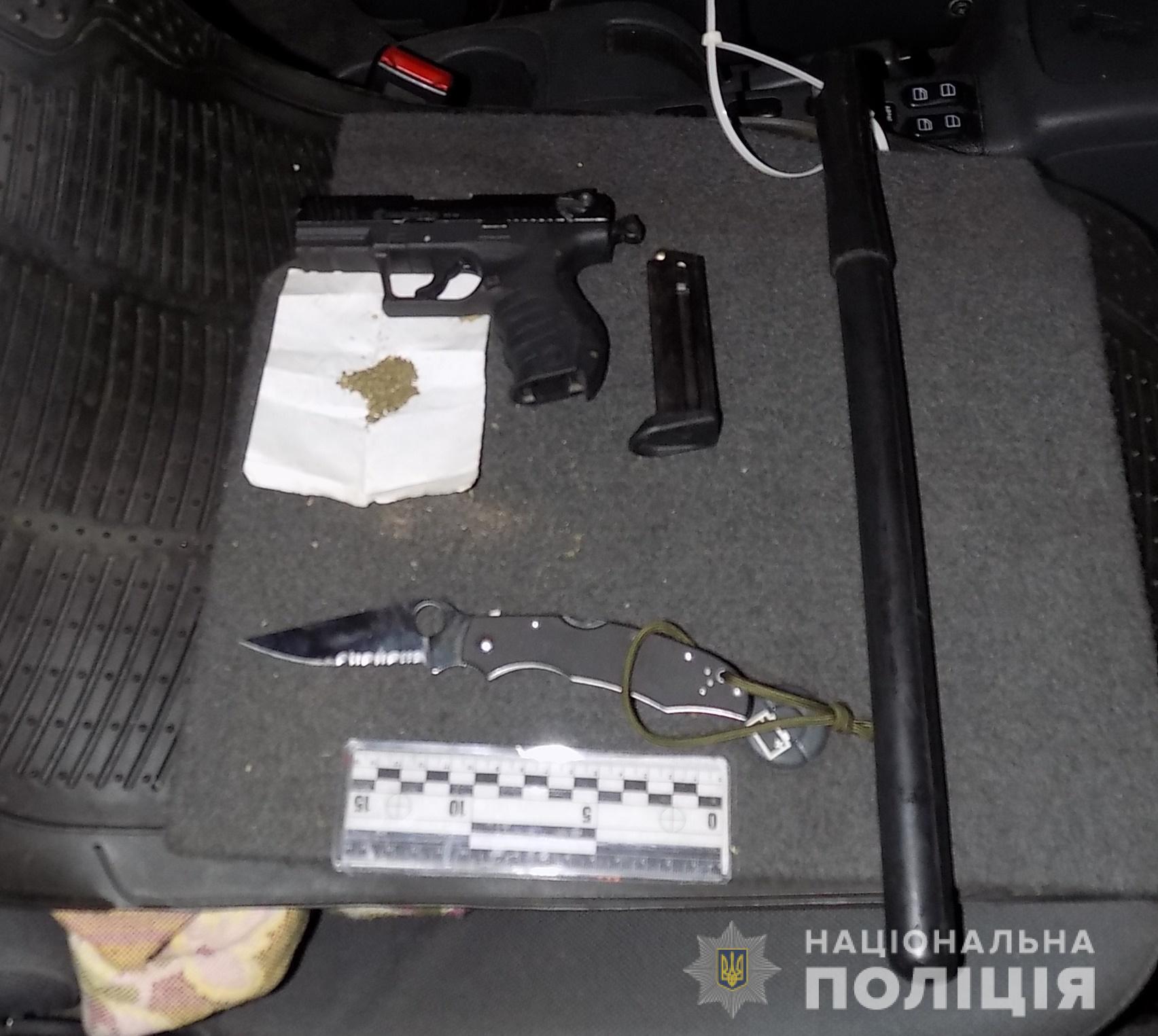 В Одесской области задержали мужчину, перевозившего оружие и наркотики