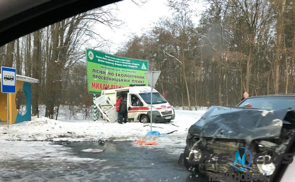 Масова ДТП біля Вінниці: постраждали майже 10 людей (Фото)