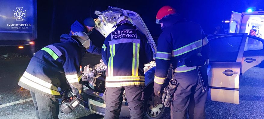 Рятувальна служба Вінниці: ніч боротьби з ДТП та швидка реакція на аварійні ситуації