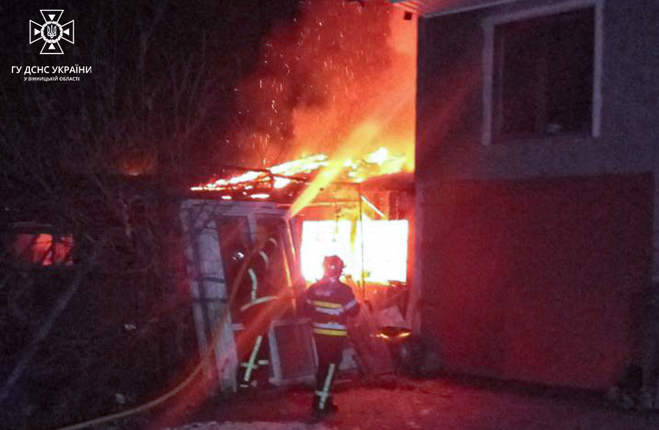 У Вінниці сталася пожежа – палало в приватному секторі