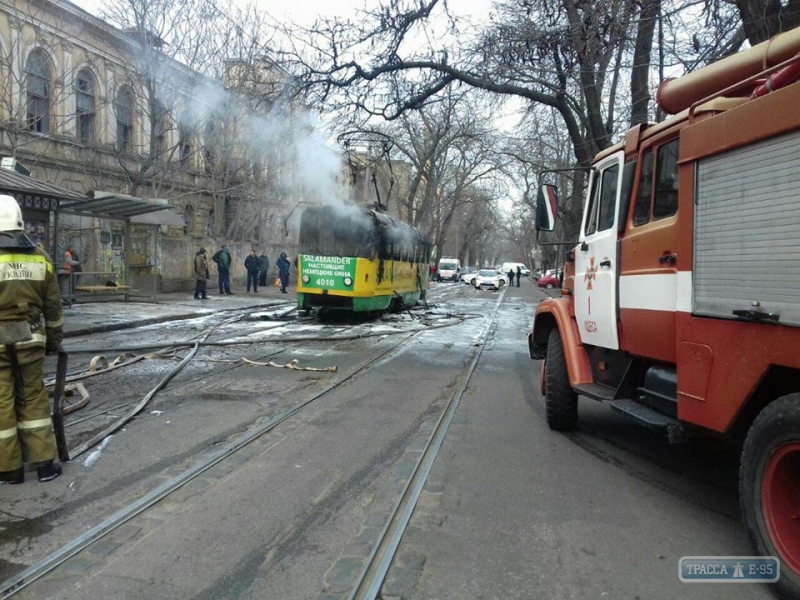 В центрі Одеси дотла згорів трамвайний вагон (Фото)