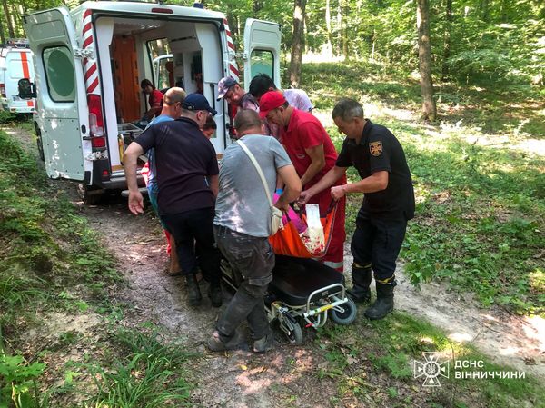 На Вінниччині рятувальники двічі надавали допомогу травмованим у лісових масивах
