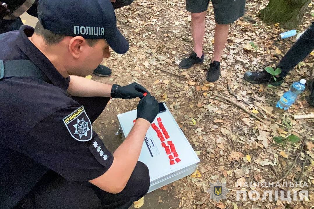 Шокуюче викриття: у Вінниці зaтримaли нaркозбувaчів з сотнями зaклaдок