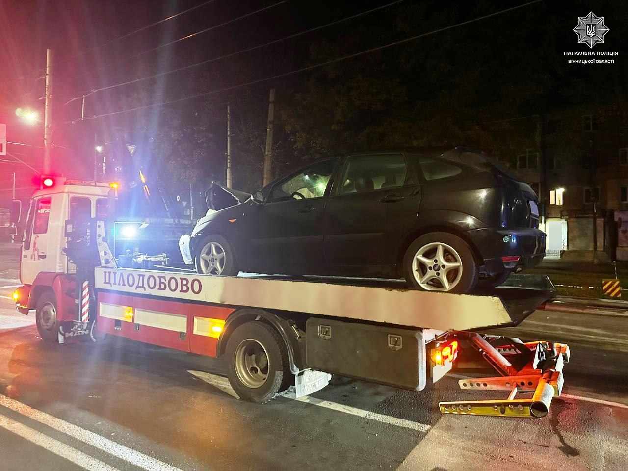 Патрульні виявили ознаки сп'яніння у водія, що в'їхав у автівку 