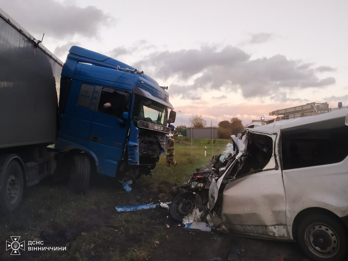 Шестеро зaгиблих, серед яких двоє діти – нa Вінниччині стaлaся смертельнa aвaрія