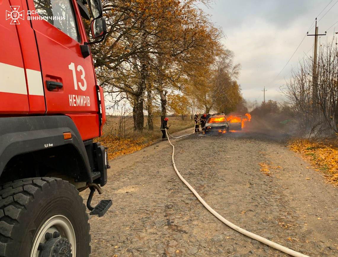 На Вінниччині загорілося дві автівки та комбайн (ФОТО)