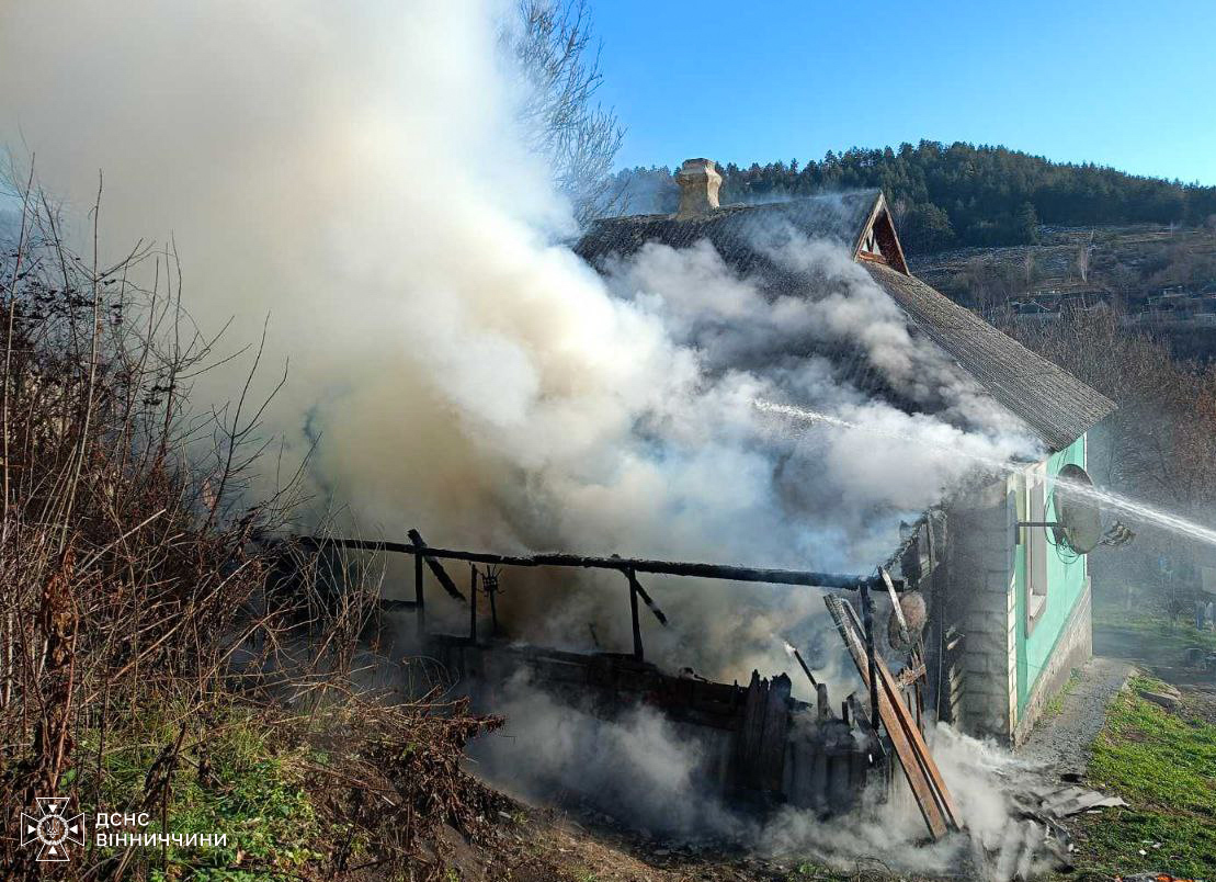 Вогонь в комині – нa Вінниччині стaлaся пожежa в житловому будинку