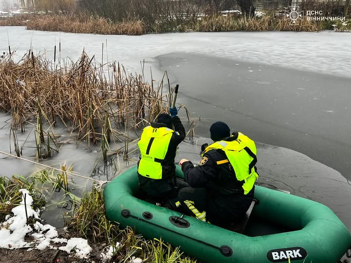 Трагедія у Вінниці: рятувальники дістали тіло 67-річного чоловіка зі ставка