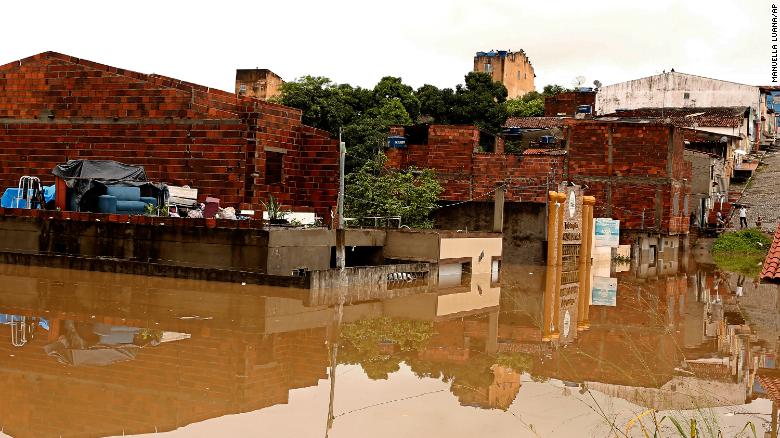 Внаслідок повені в Бразилії 20 людей загинули і тисячі евакуйовано