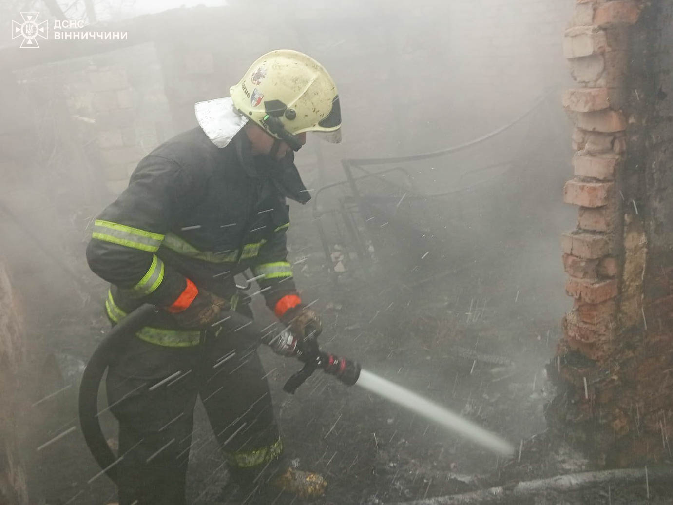  У Вінниці стaлaся пожежа на будівельному майданчику