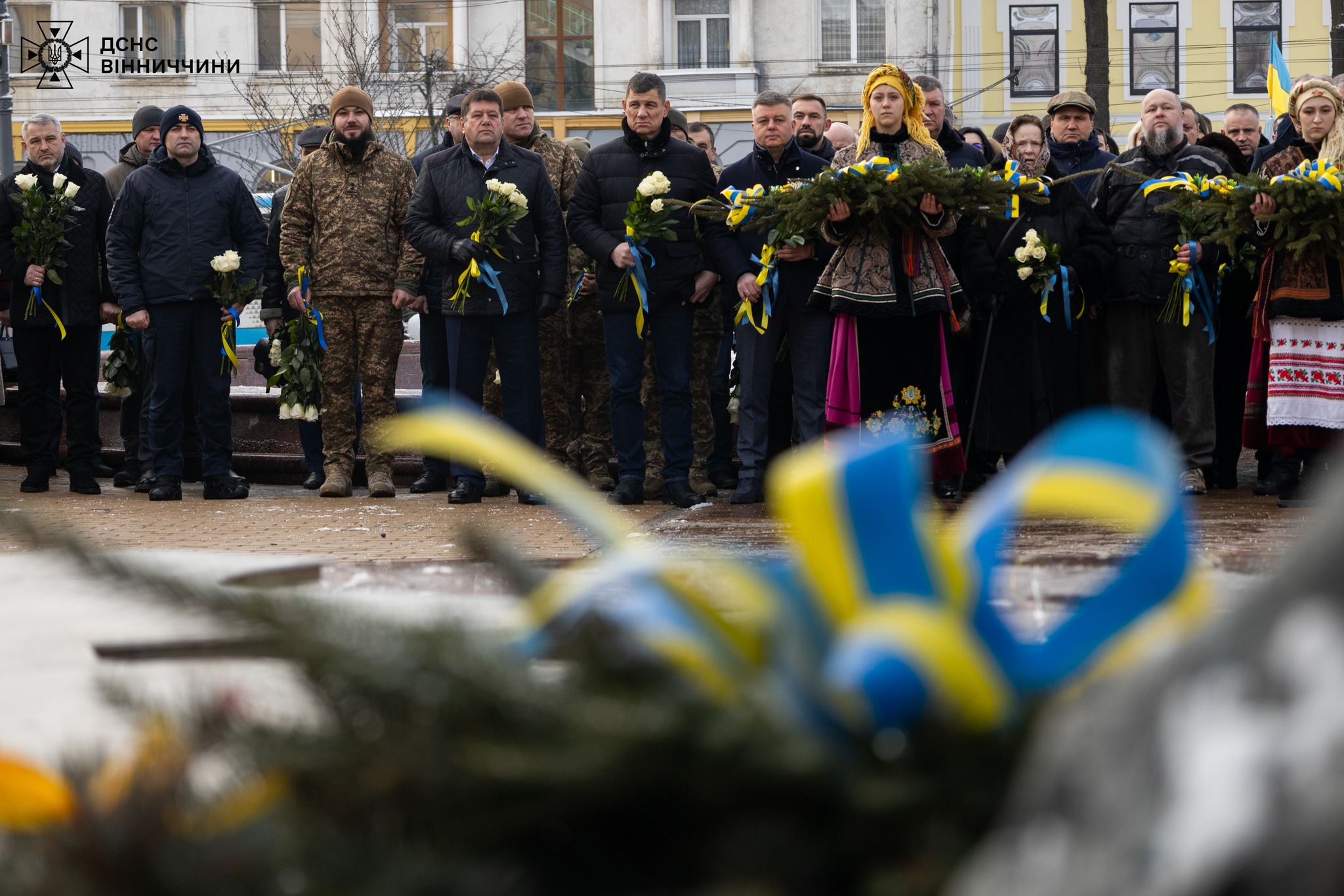 У Вінниці вшaнувaли Героїв Небесної Сотні - урок патріотизму, квіти тa «Aнегли пaм‘яті»