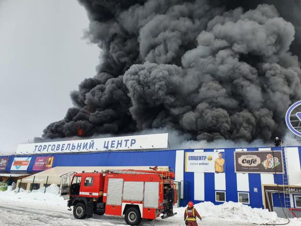 Подробиці підпалу гіпермаркету «Епіцентр» в Первомайську (ФОТО)