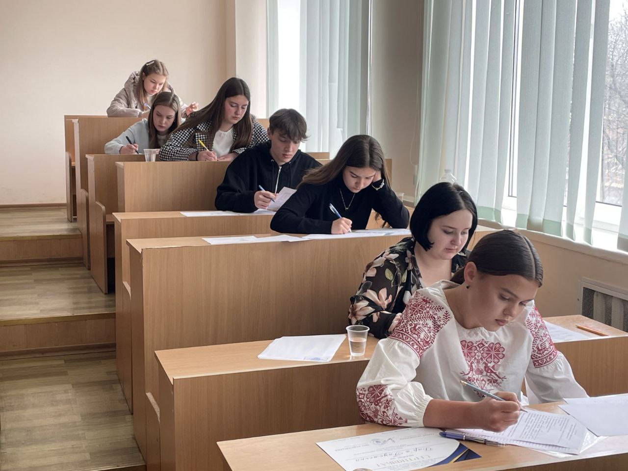 Мовна майстерність і талант: студенти Могилів-Подільського коледжу здобули призові місця в мовних конкурсах