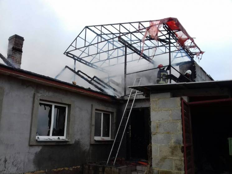 На Вінниччині загорілась хата