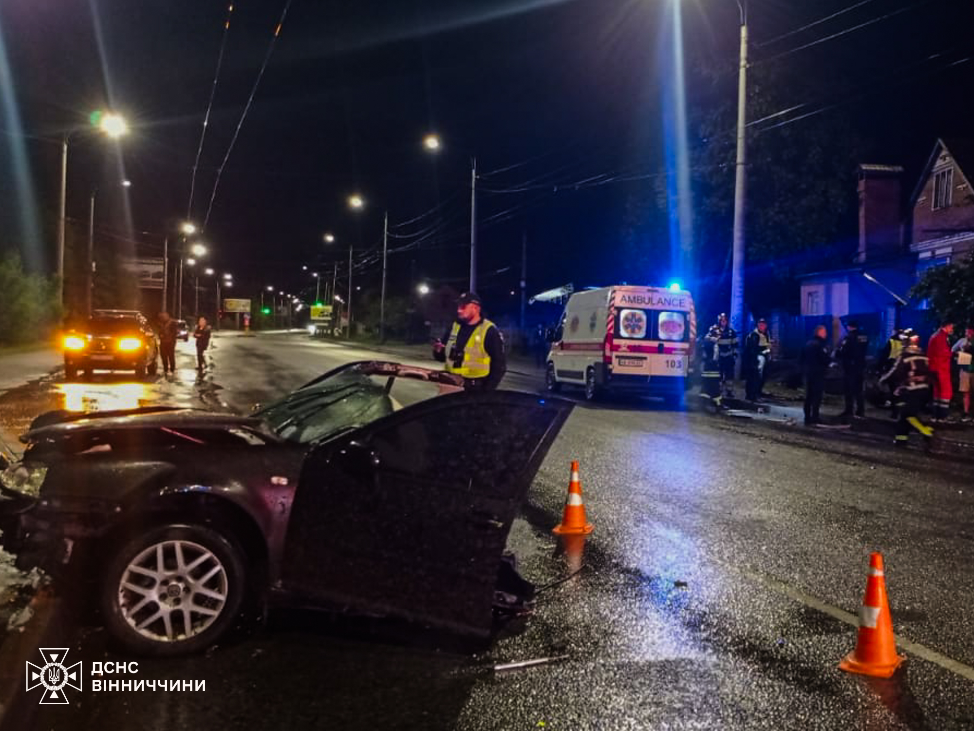 Смертельнa aвaрія у Вінниці – aвтівкa врізaлaсь у бетонну опору