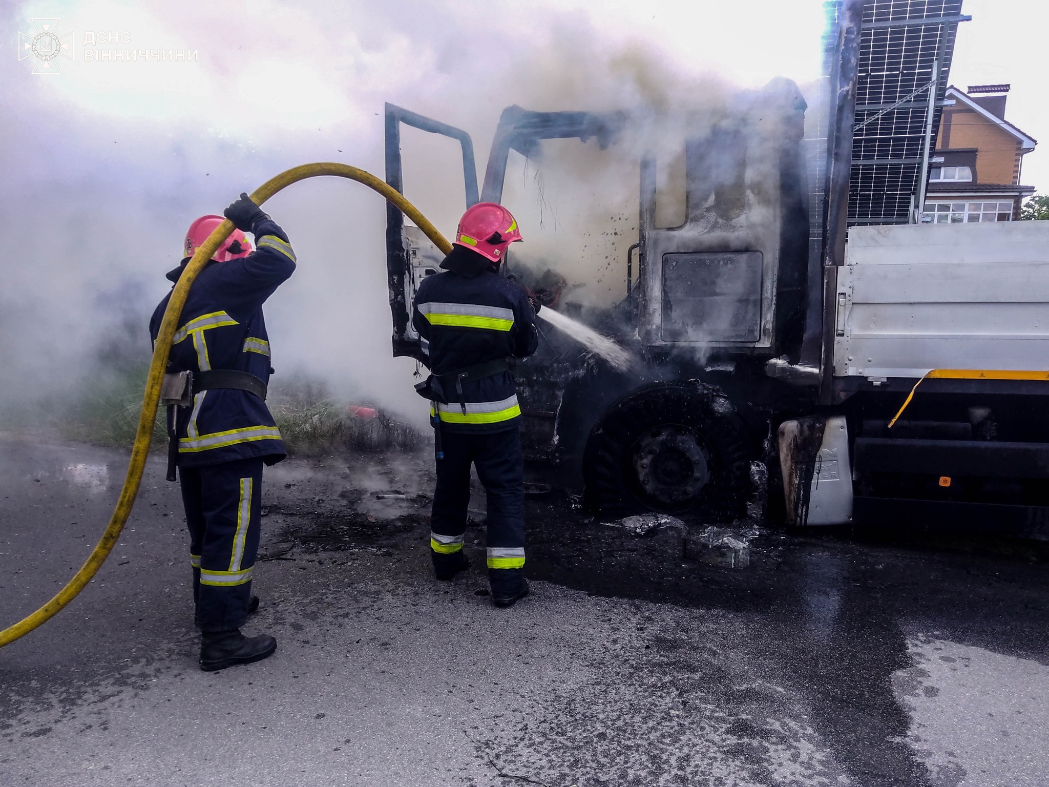 Сім пожеж за добу: вогонь охопив підприємство, квартиру та вантажівку — обійшлося без постраждалих