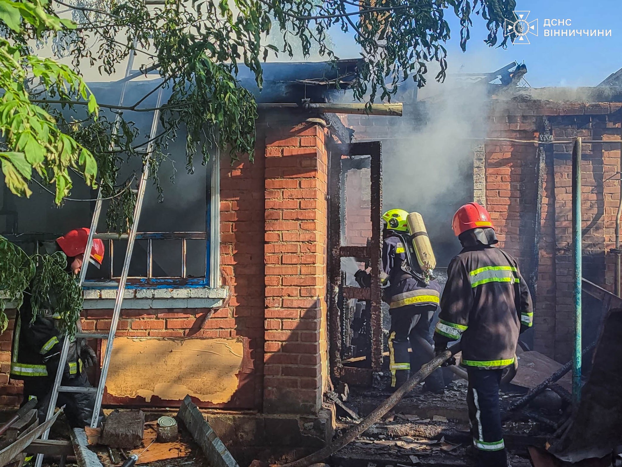 На Вінниччині пожежники врятували літню жінку