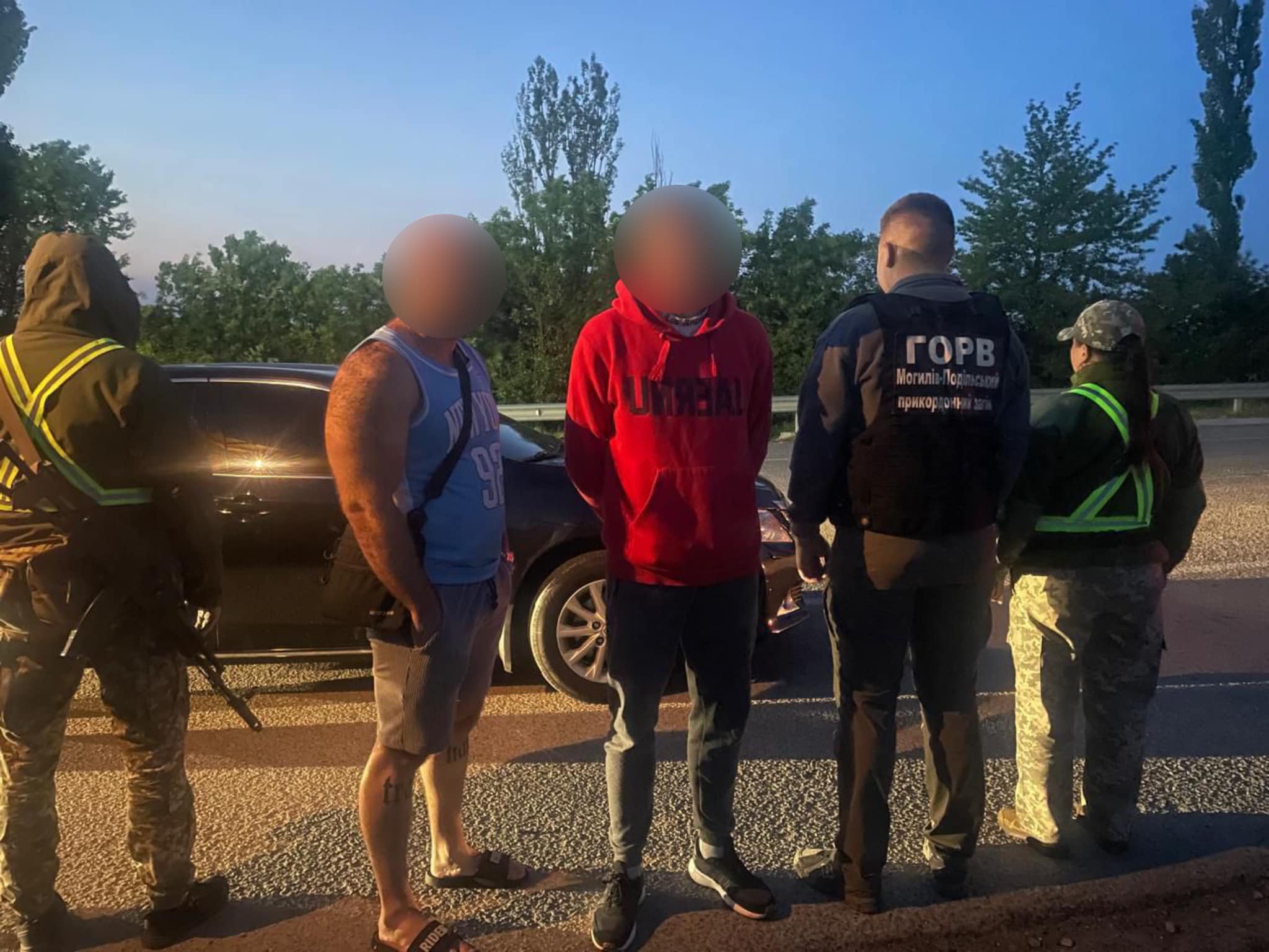 Сімейна контрабанда: на Вінниччині чоловік намагався вивезти шурина у багажнику