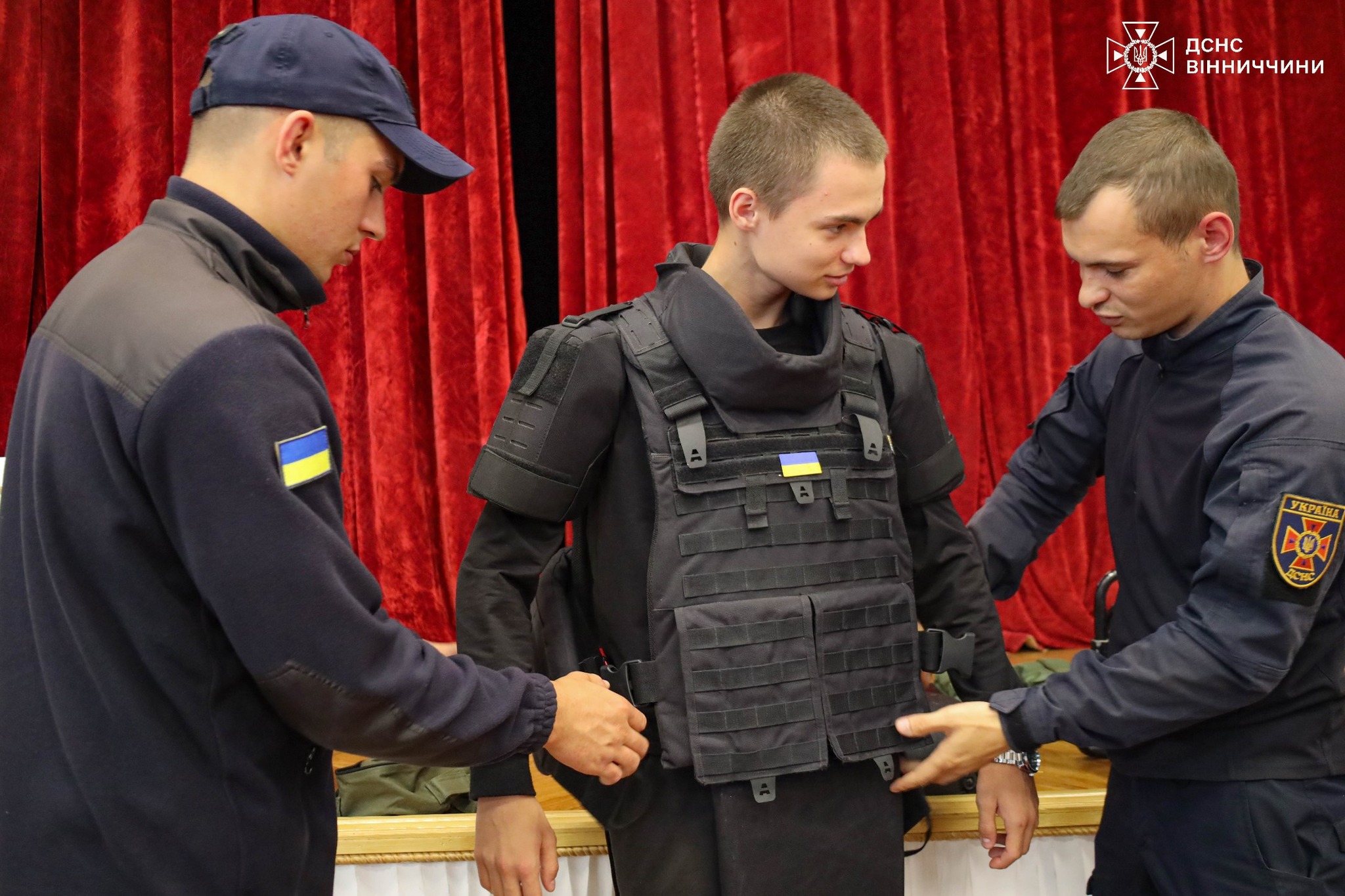 Як розпізнати міну і не загинути: у Вінниці відбувся урок від саперів ДСНС