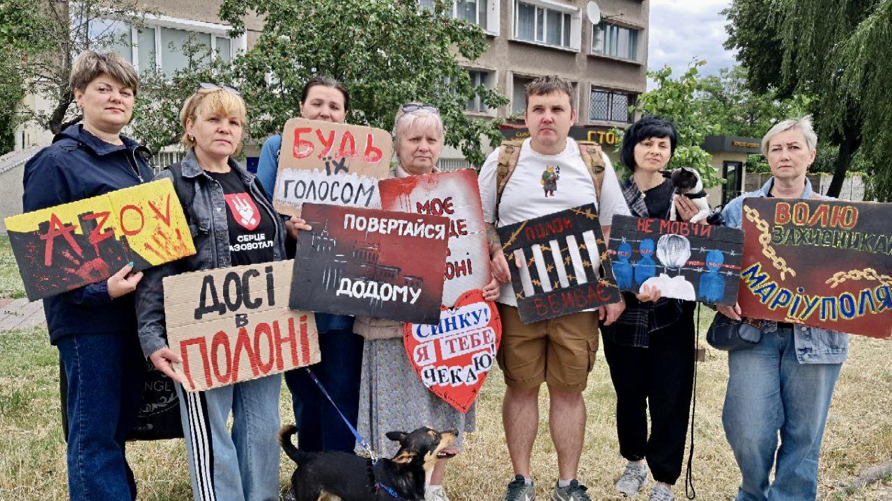 У Вінниці нагадали про українських полонених: акція підтримки захисників Маріуполя