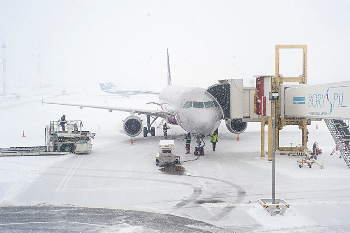 В аеропортах Києва через негоду почали скасовувати рейси