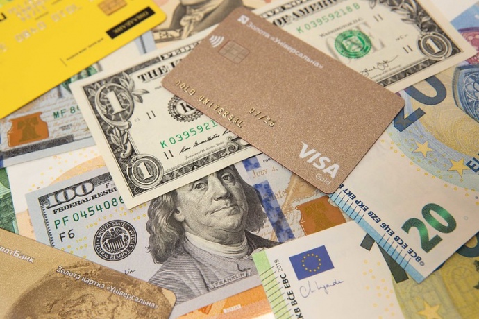 Нацбанк дозволив банкам продавати готівкової валюти на 20% більше від купленої