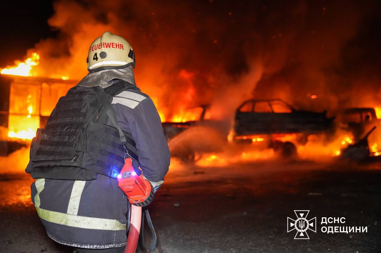 Нічна атака по Одесі - пожежі, руйнування, загиблі(ВІДЕО)