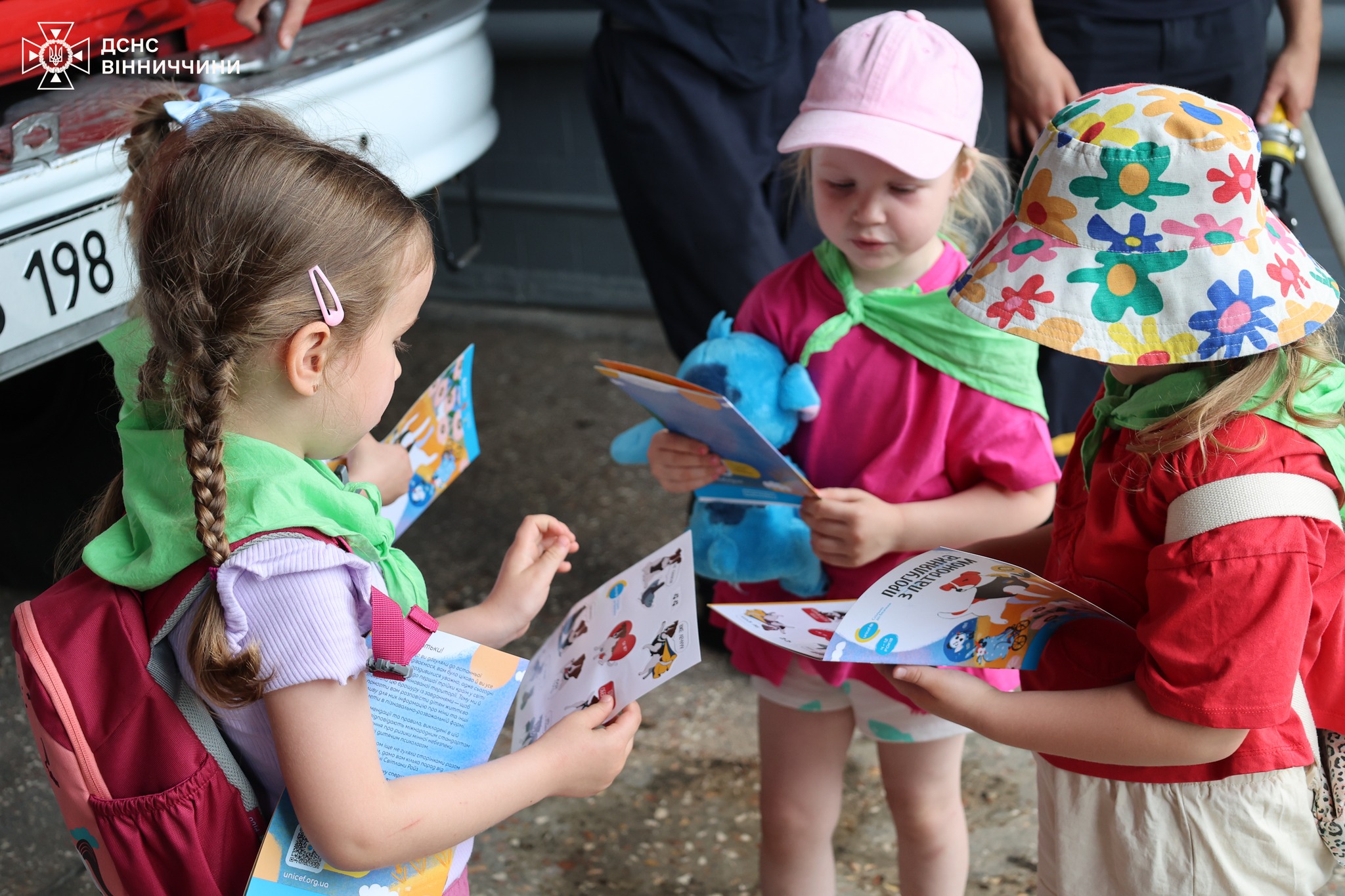 Вінницькі рятувальники провели екскурсію для учнів школи англійської мови