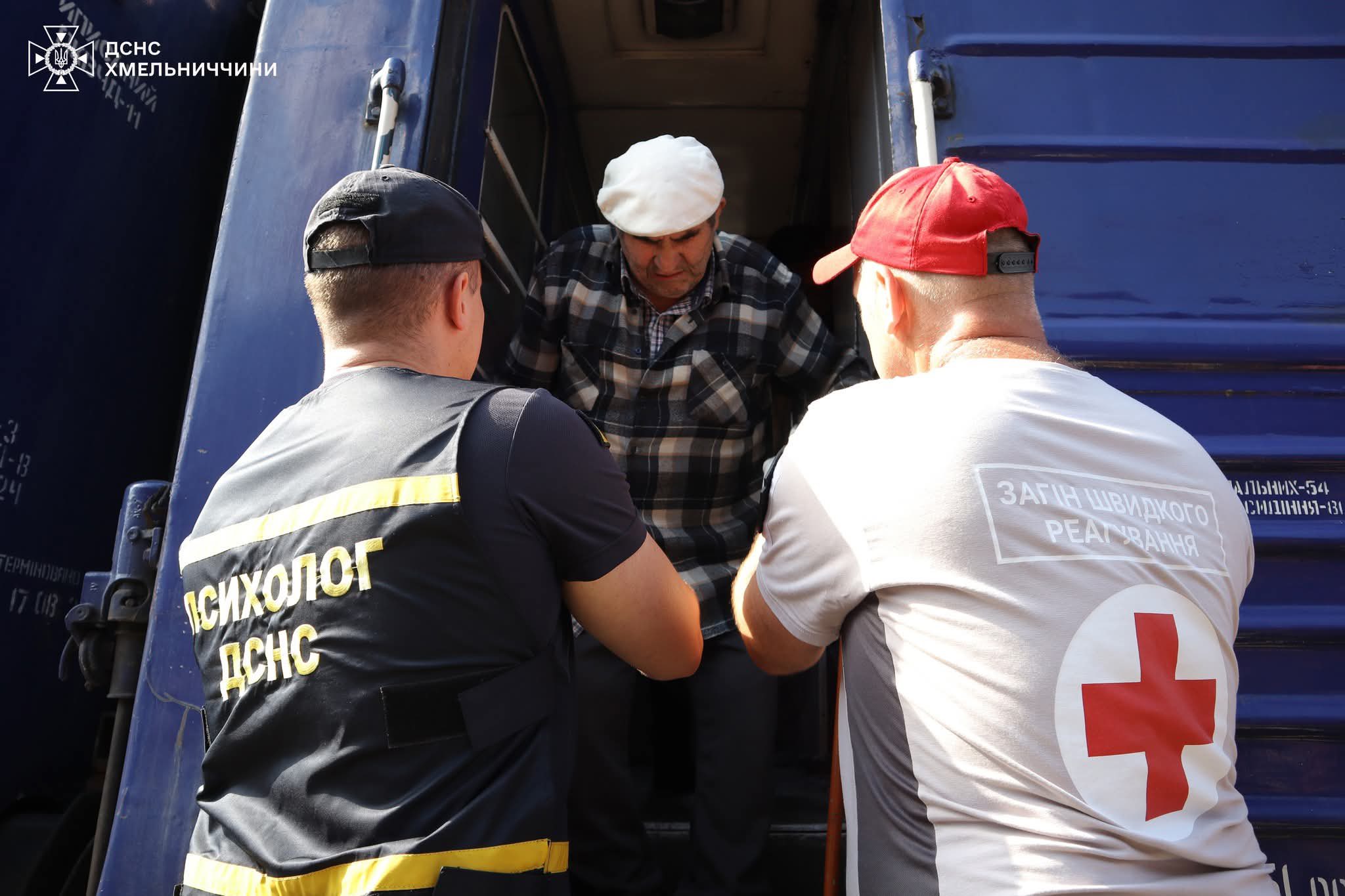 На Хмельниччині зустріли літніх людей з Донеччини