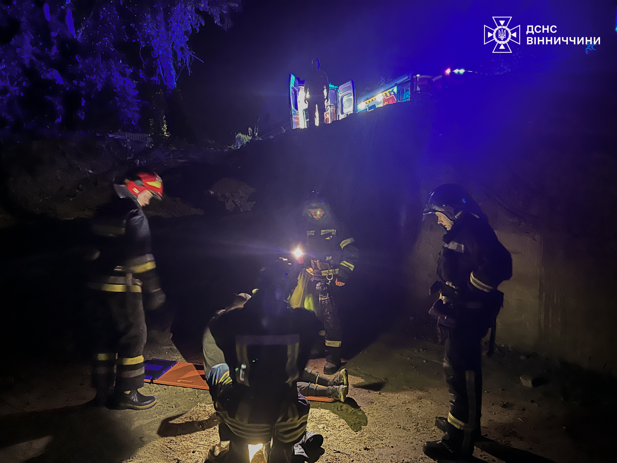 У Вінниці чоловік провалився в яму глибиною 3 метри — врятували рятувальники