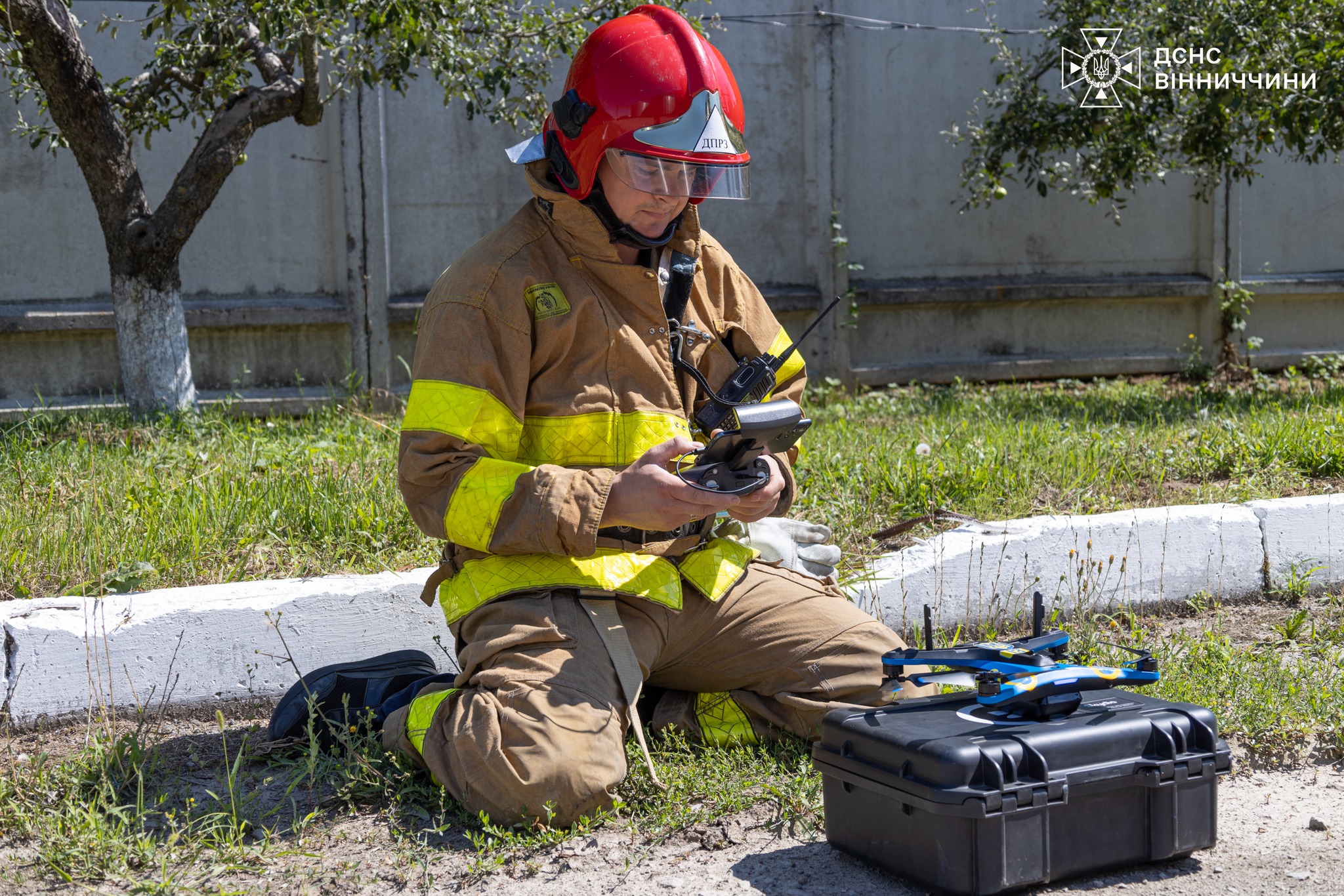 У Жмеринському районі рятувальники тренувалися гасити умовну пожежу на зерносховищі