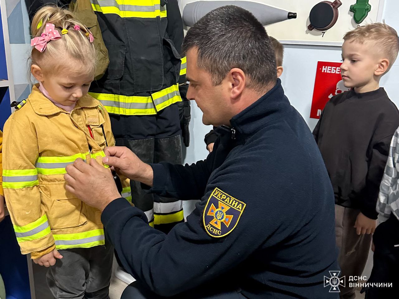 Вінницькі рятувальники проводять інтерактивні заходи для найменших