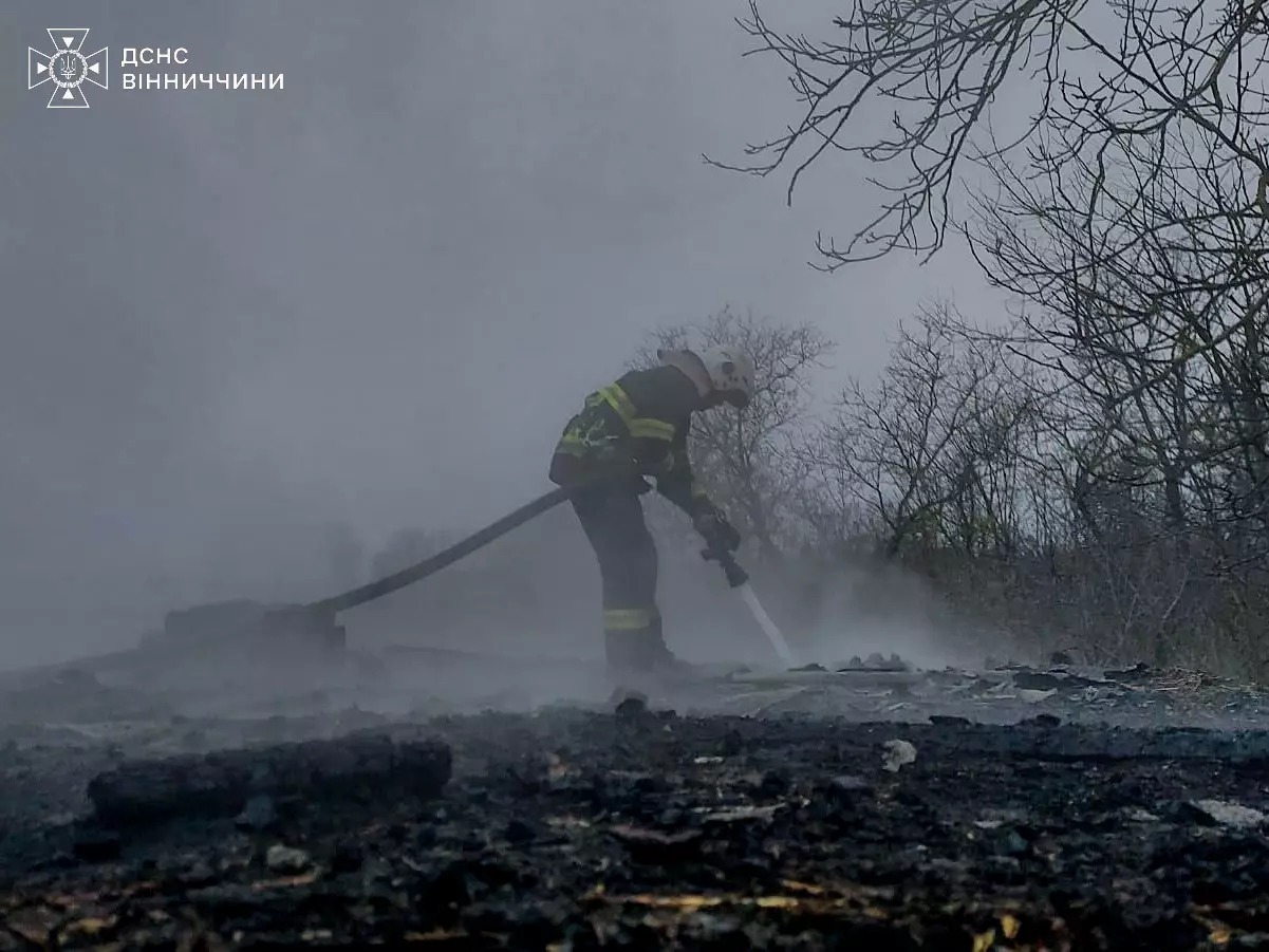 Ніч пожеж на Вінниччині: рятувальники ліквідували три загоряння у різних громадах