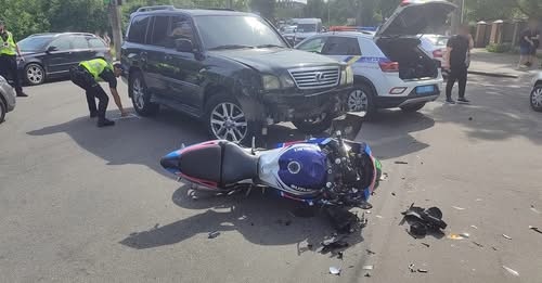 У Вінниці під час ДТП постраждав мотоцикліст: Lexus не пропустив Suzuki
