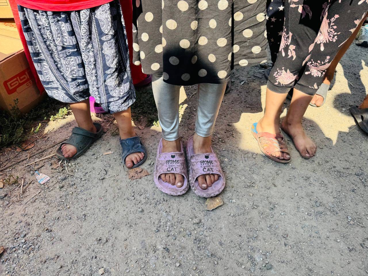 На Вінниччині благодійники завітали до табору ромів 