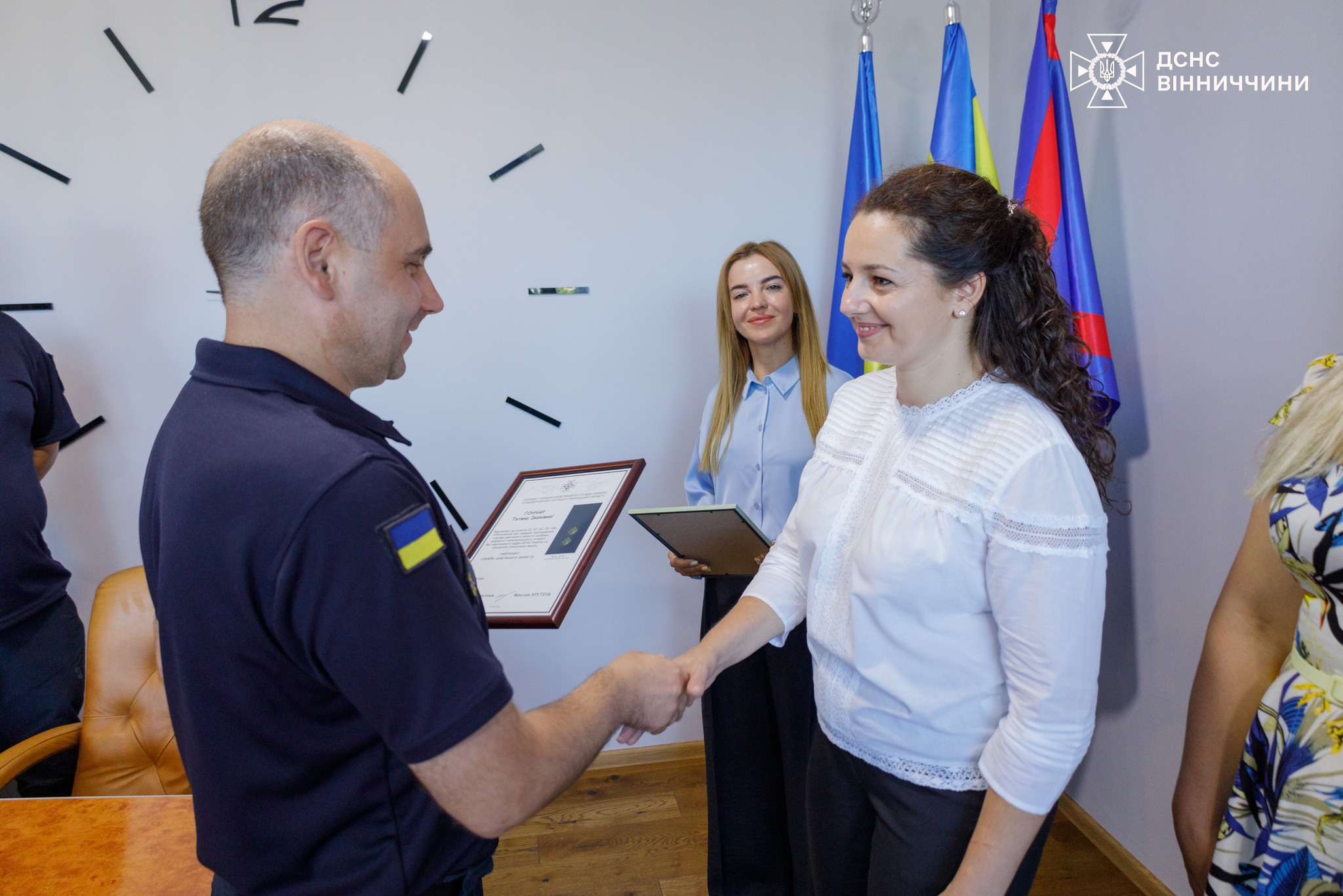 Вінницькі рятувaльниці отримaли офіцерські погони