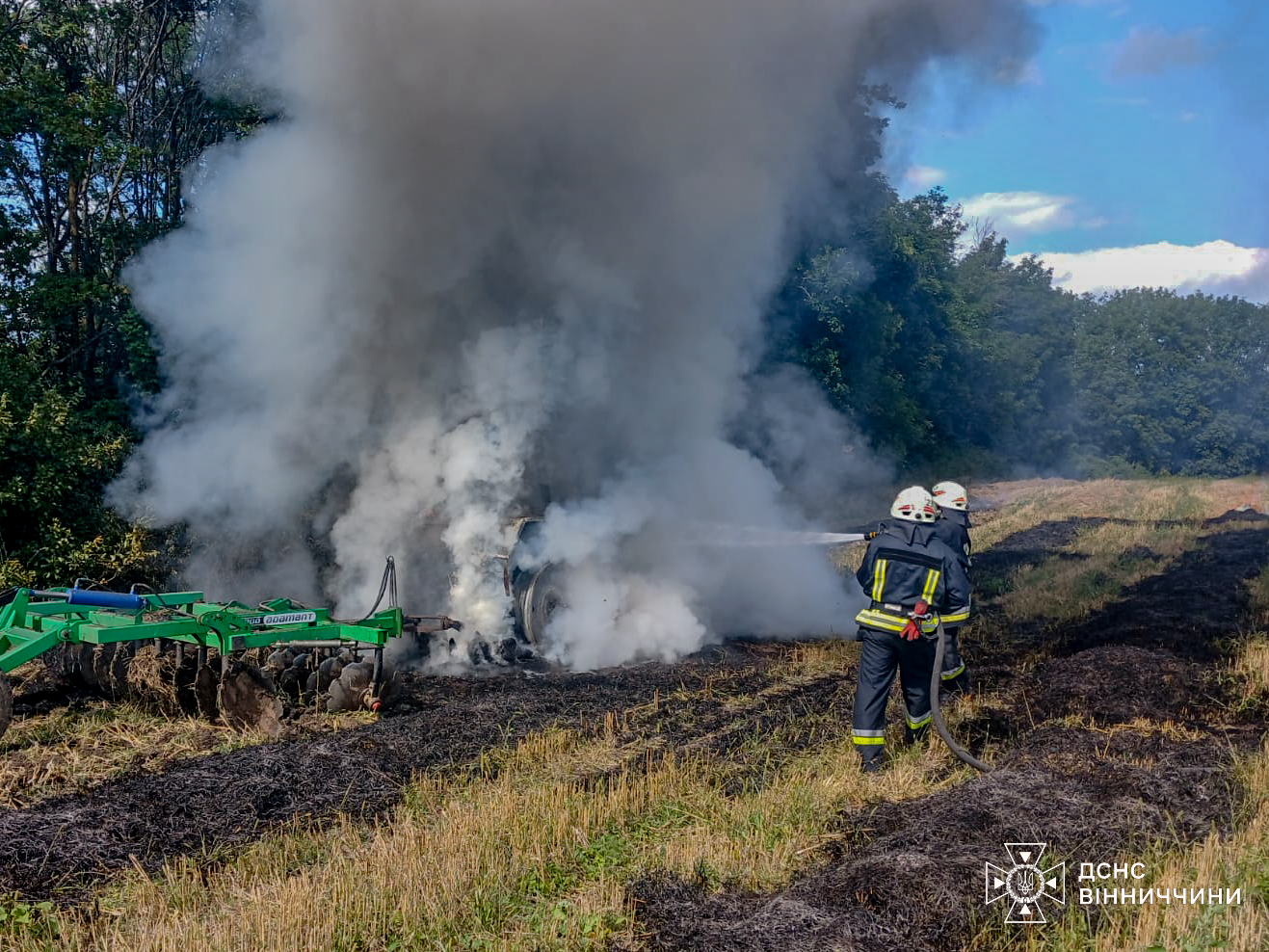 В селі на Вінниччині загорівся трактор